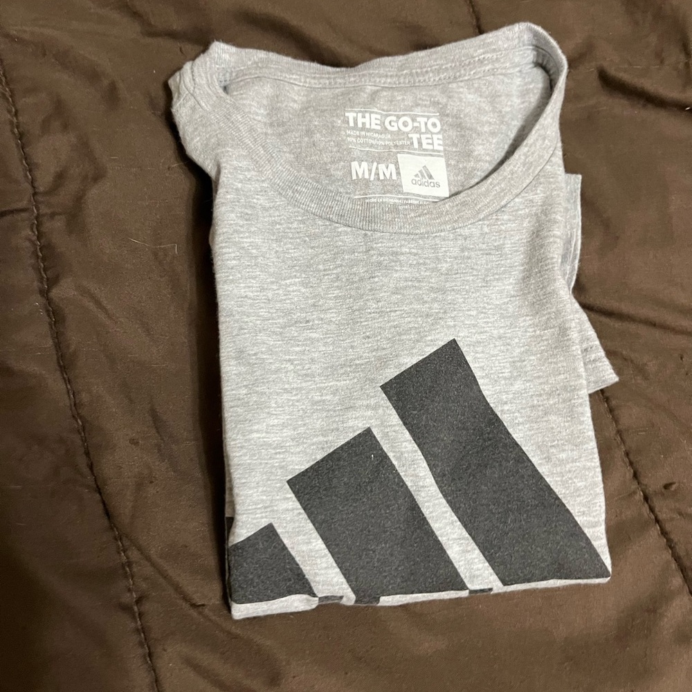 Women’s Adidas Shirt 👚📏📏📏